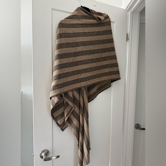 Vintage Linda Lundstrom black & tan striped wrap scarf shawl - One size - Picture 1 of 5